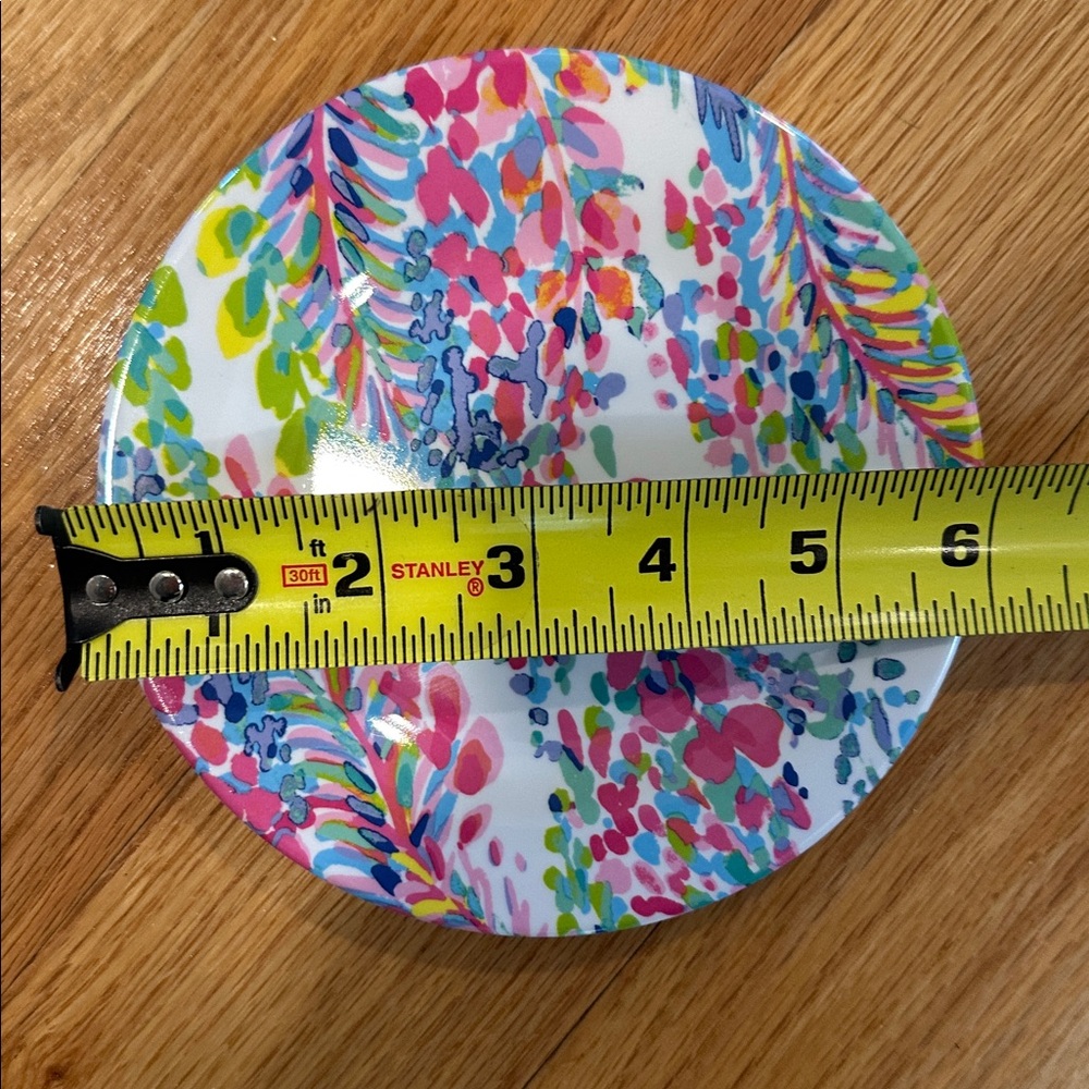 NEW Lilly Pulitzer Acrylic Plates, set of 6 - Picture 4 of 4